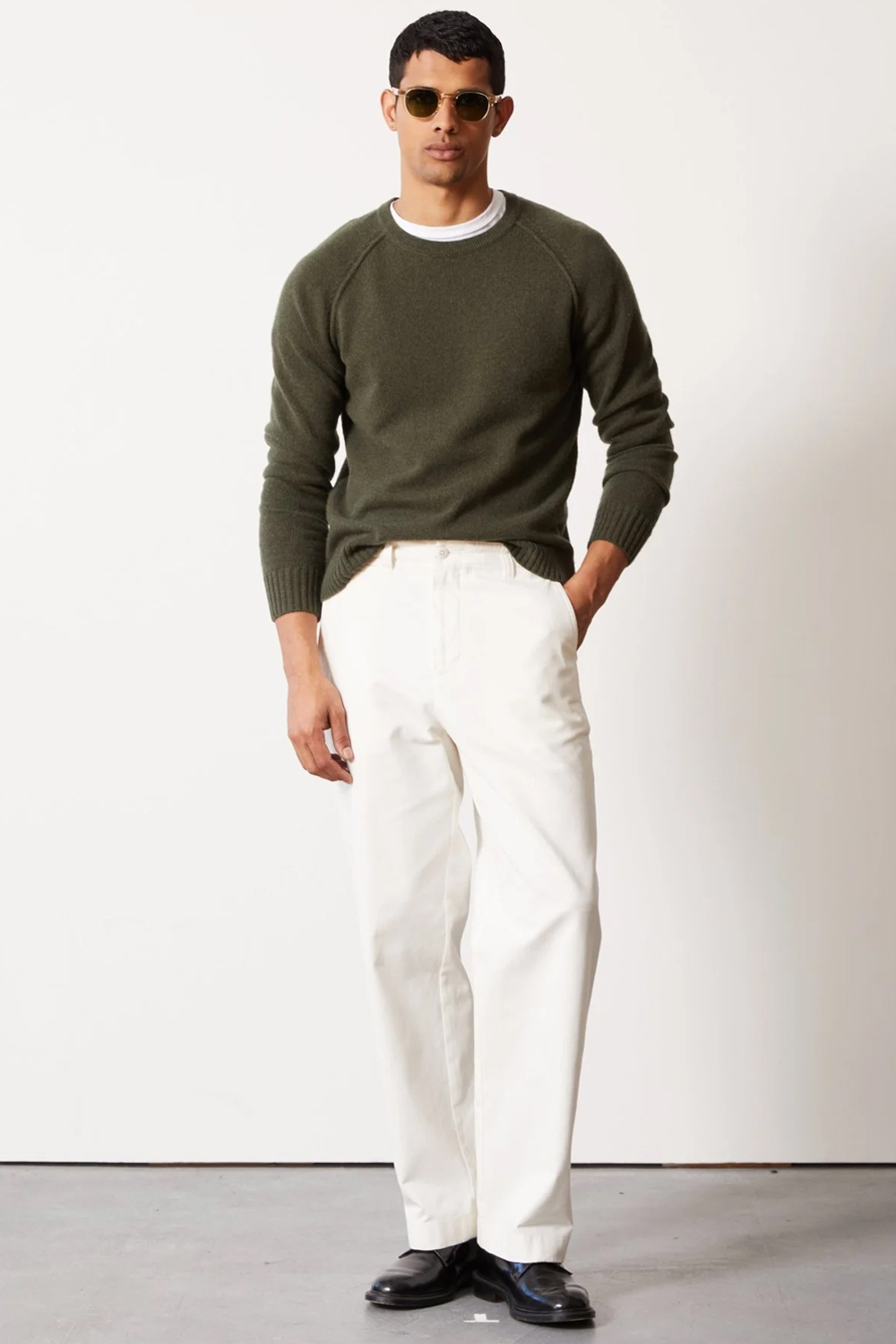 perfectcolourcombos26 Men's olive green and white outfit combination